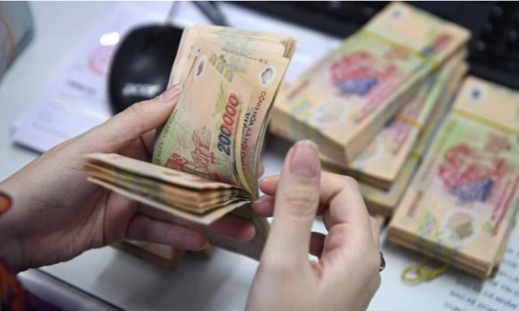 Lãi suất liên tục tăng nhiệt, sức ép chi phí vốn bủa vây thị trường