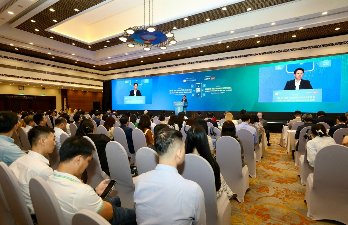 Phó Thống đốc NHNN Phạm Tiến Dũng phát biểu tại Hội thảo.
