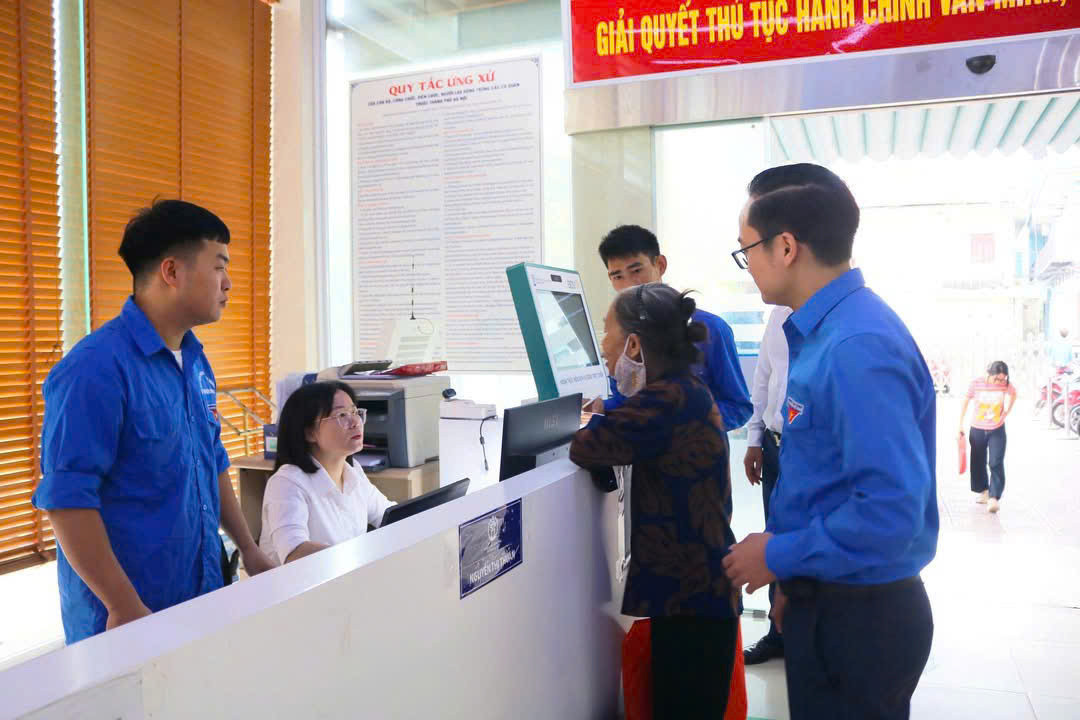 Thiết bị di động thông minh trong nhịp sống hằng ngày của công dân Thủ đô