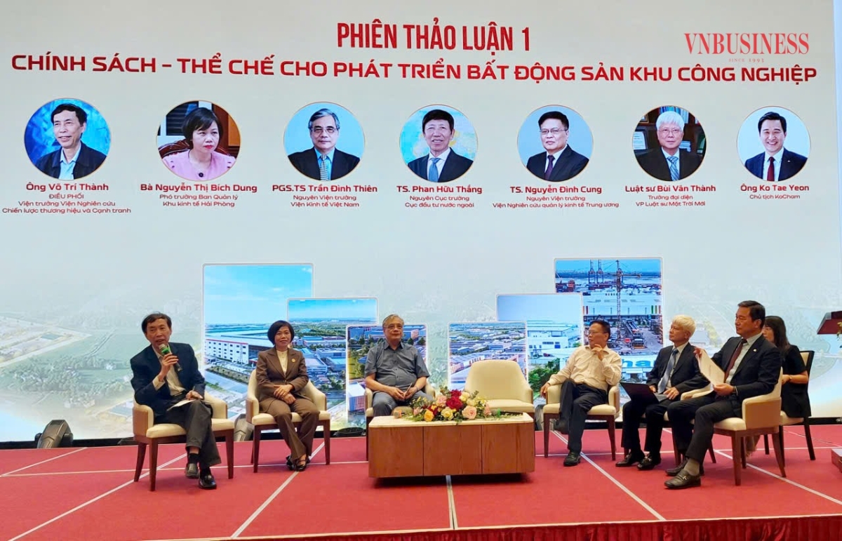 Phiên thảo luận thứ nhất.