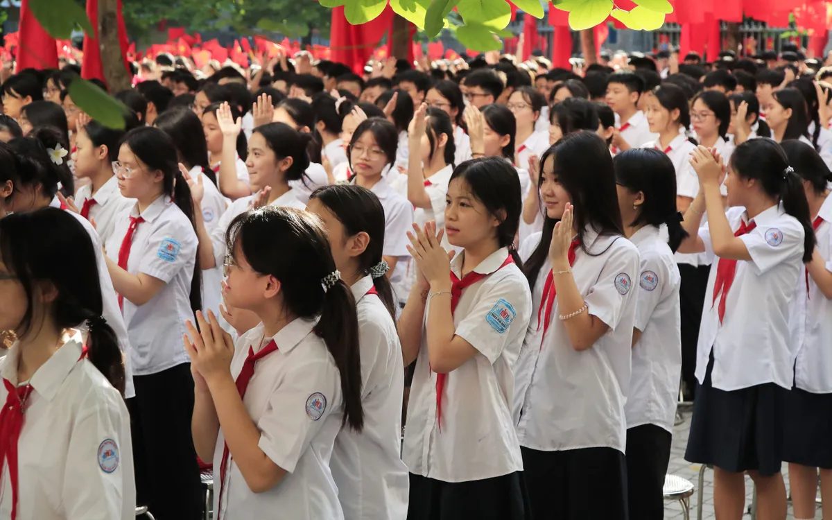 Từ năm nay, người nộp thuế có thu nhập từ tiền lương, tiền công được giảm trừ thêm tới 24 triệu đồng khoản chi học phí khi tính thuế.