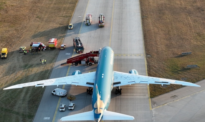 Boeing 787 của Vietnam Airlines hai lần phanh khi cất cánh, trượt khỏi đường băng Munich