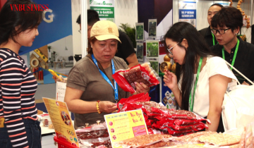 Hàng Việt trước mùa cao điểm: Giữ người mua, bán sao để không lép vế?