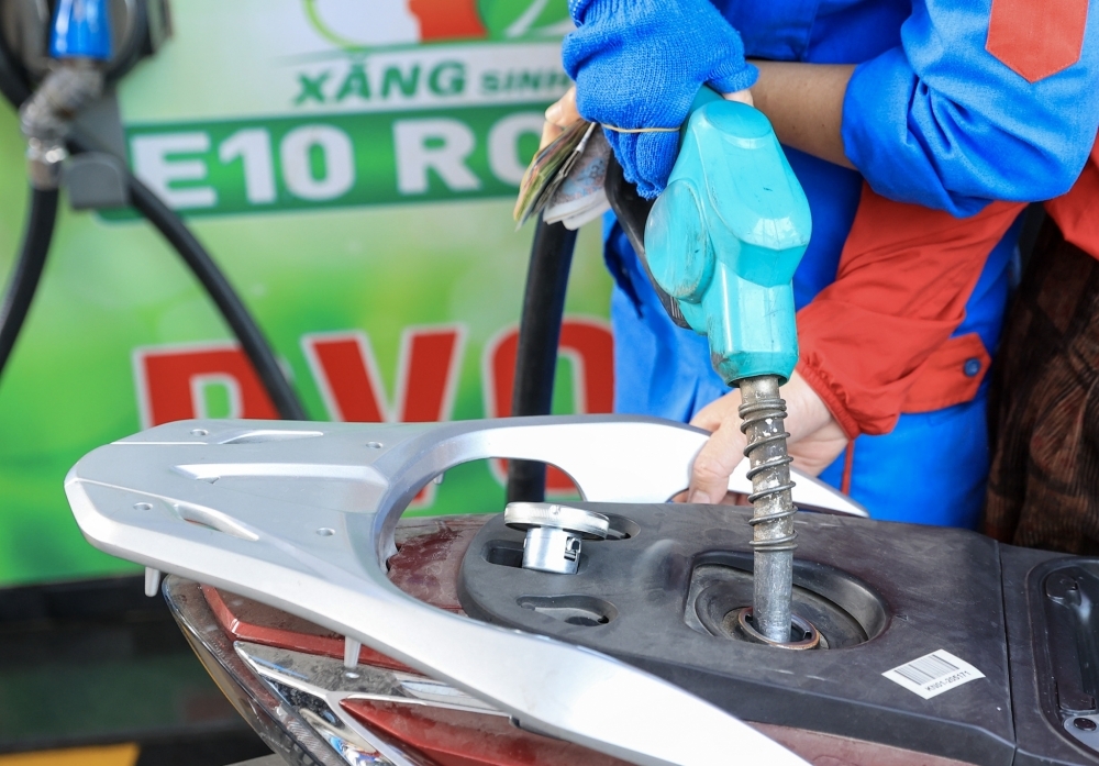 Kéo dài thời hạn áp dụng ưu đãi thuế với xăng, dầu đến hết năm 2026.