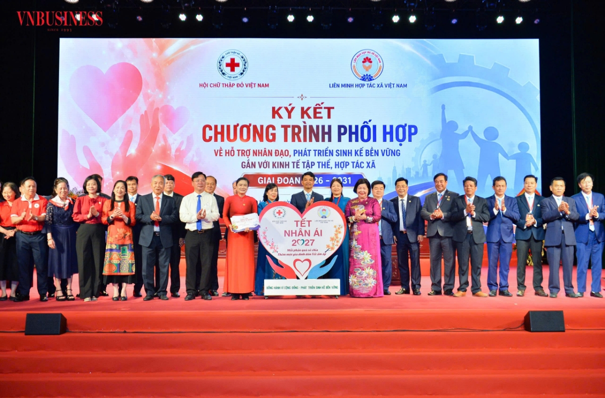 Trước đó, vào ngày 25/9, Liên minh HTX Việt Nam và Hội chữ Thập đỏ Việt Nam đã ký kết chương trình phối hợp về hỗ trợ nhân đạo, phát triển sinh kế bền vững gắn với KTTT, HTX giai đoạn 2026-2031.