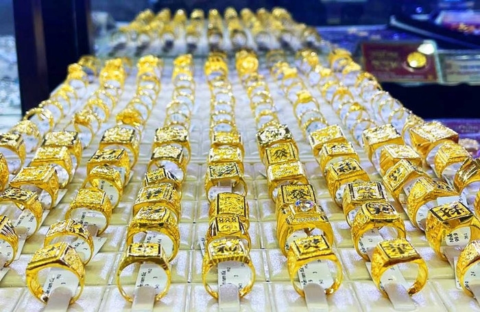 Giá vàng trong nước có xu hướng điều chỉnh cùng thế giới.