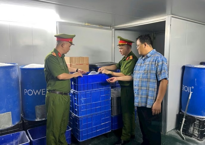 Theo thống kê, đã có khoảng 1,2 triệu lọ C sủi được bán ra thị trường. Kết quả kiểm nghiệm một số mẫu chất bảo quản Natri Benzoat cao gấp 20 lần mức cho phép.