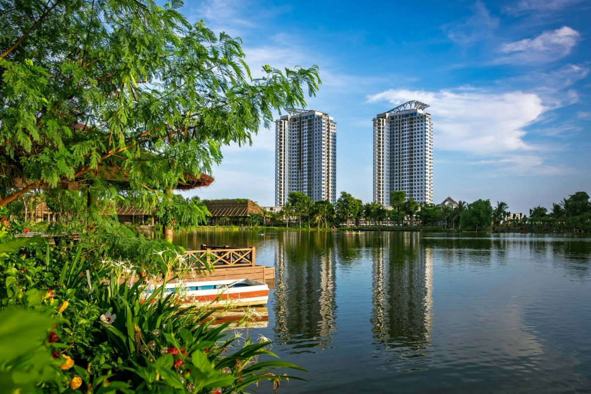 Eco Central Park với công viên Hồ Thiên Nga rộng 10ha.