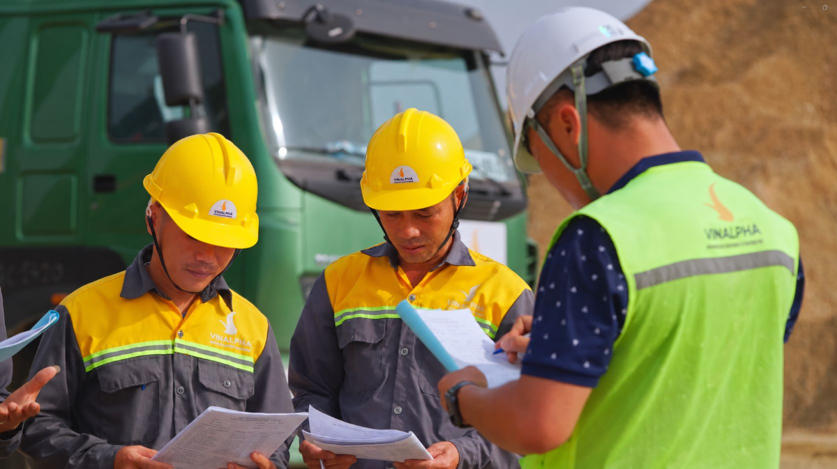 VinAlpha xây dựng hệ thống lương thưởng và phúc lợi thiết thực, giúp người lao động yên tâm làm việc và gắn bó lâu dài.
