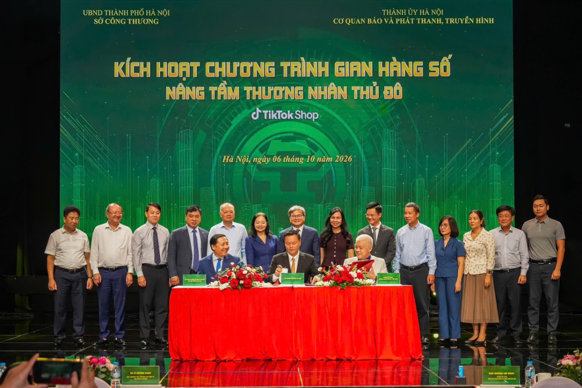 Lễ kích hoạt chương trình “Gian hàng số – Nâng tầm thương nhân Thủ đô”.