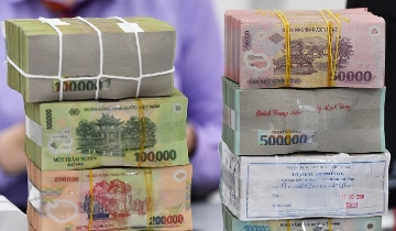 Tín dụng bứt tốc vượt huy động và cuộc đua lãi suất ngấm ngầm “xé rào”