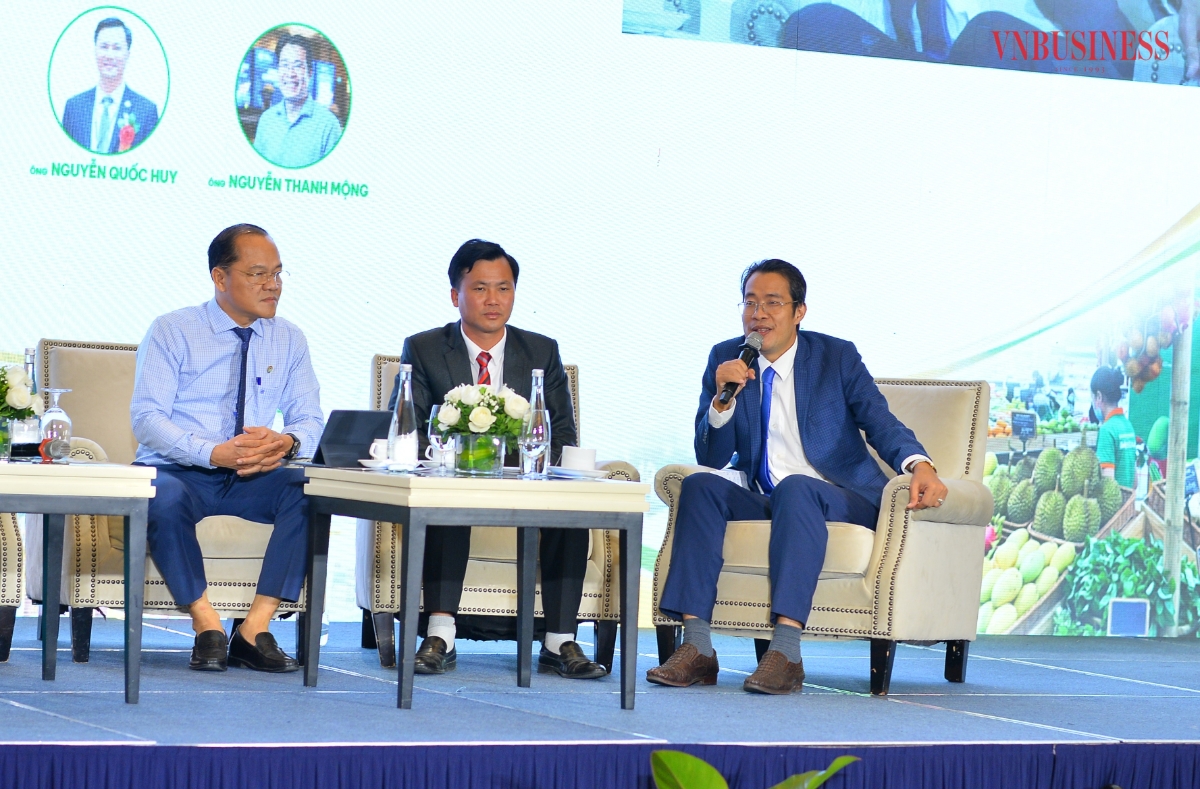 Ông Nguyễn Thanh Mộng – Giám đốc SORIMACHI Nhật Bản tại Việt Nam (ngoài cùng bên phải) cho rằng những công nghệ hàng ngày như phần mềm kế toán, nhật ký đồng ruộng, truy xuất nguồn gốc cần được ưu tiên.