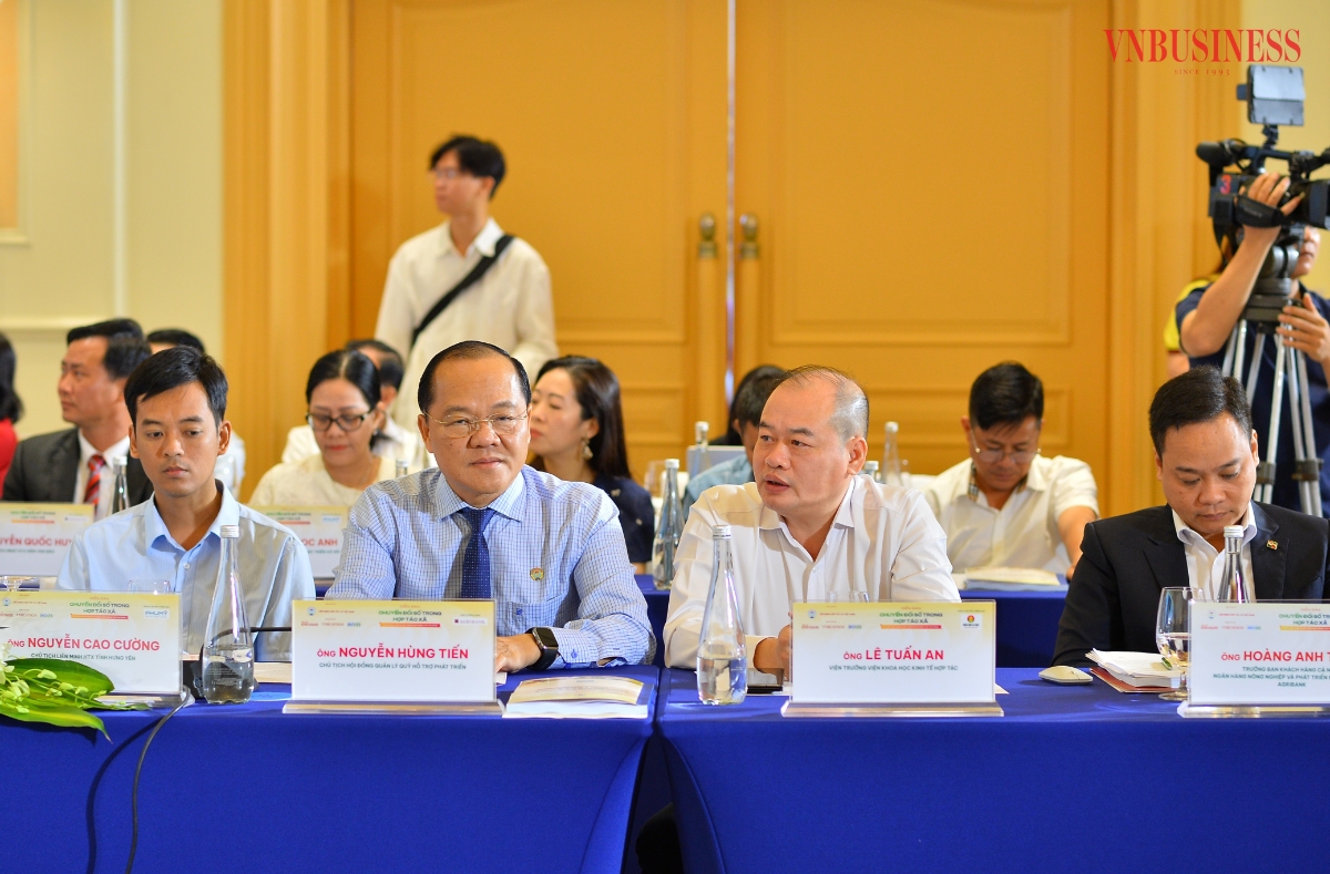 Các đại biểu tham dự diễn đàn.