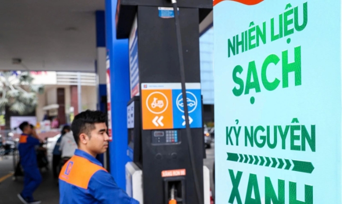 Giá xăng tăng hơn 1.000 đồng mỗi lít
