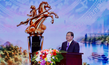 Ủy viên Bộ Chính trị, Phó Thủ tướng Thường trực Chính phủ Phạm Gia Túc.