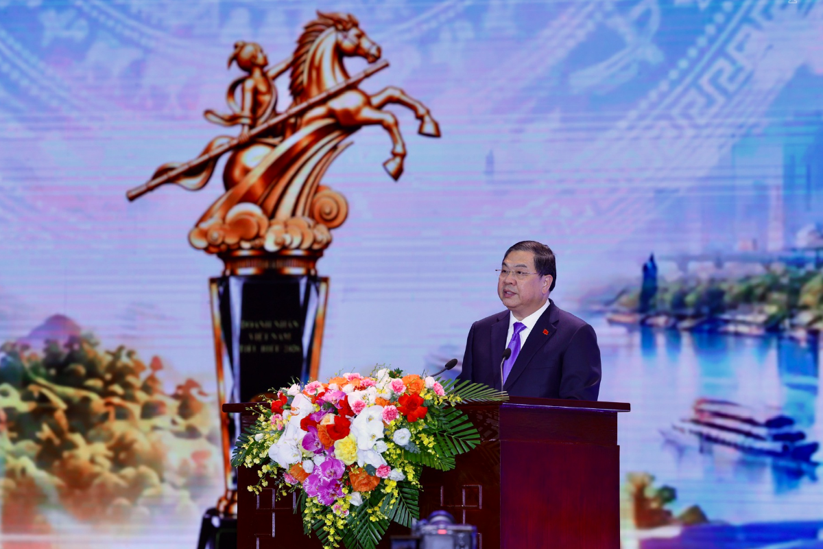 Ủy viên Bộ Chính trị, Phó Thủ tướng Thường trực Chính phủ Phạm Gia Túc.