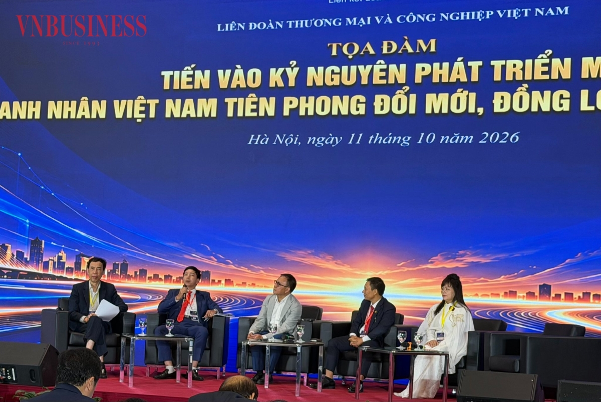 Các diễn giả tại Diễn đàn “Doanh nhân tiên phong - Chính phủ kiến tạo trong kỷ nguyên mới”.