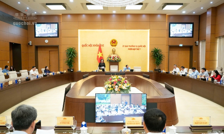 Đề nghị Chính phủ làm rõ khả năng hoàn thành mục tiêu tăng trưởng hai con số