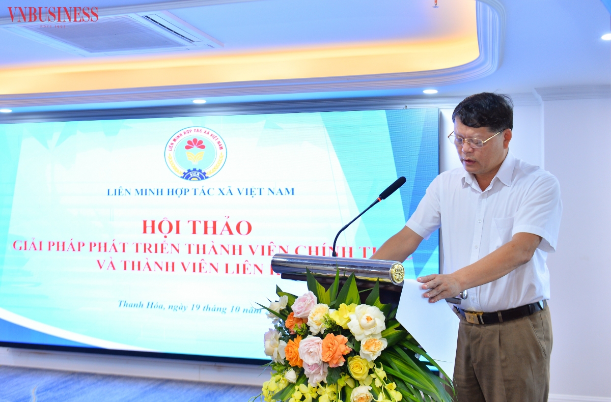 Ông Mùi Anh Tiến, Chủ tịch Liên minh HTX tỉnh Sơn La phát biểu tham luận tại Hội nghị.