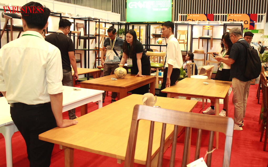 Doanh nghiệp ngành gỗ đối mặt sức ép cạnh tranh, thiếu vốn và vướng mắc thuế trong nỗ lực gia tăng đơn hàng.