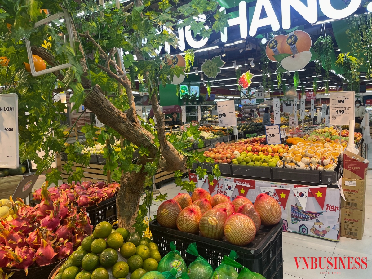 Không gian sạch sẽ, hàng hóa được sắp xếp gọn gàng và khả năng mua sắm vào buổi tối là những yếu tố khiến mô hình siêu thị mini phù hợp với nhịp sống hiện nay.