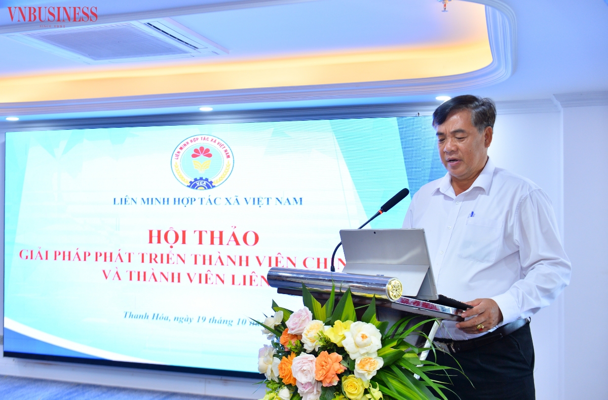 Ông Thái Phước Lộc, Chủ tịch Liên minh HTX tỉnh Vĩnh Long phát biểu tham luận tại Hội thảo.