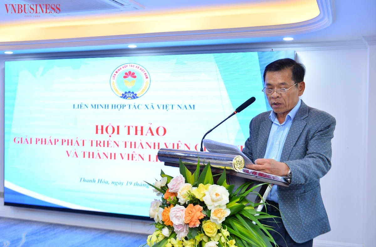Ông Nguyễn Khải, Chủ tịch Liên minh HTX tỉnh Lâm Đồng phát biểu tham luận tại Hội thảo.