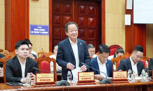 Nhà sáng lập, Chủ tịch Điều hành T&T Group Đỗ Quang Hiển phát biểu tại buổi làm việc với UBND tỉnh Quảng Trị ngày 19/10. Ảnh: Anh Chiến