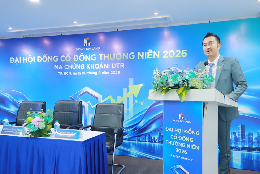 Ông Nguyễn Thái Bình, Chủ tịch HĐQT Đông Tây Land phát biểu tại Đại hội đồng cổ đông thường niên năm 2026 vào ngày 28/9. (Nguồn: website Đông Tây Land)