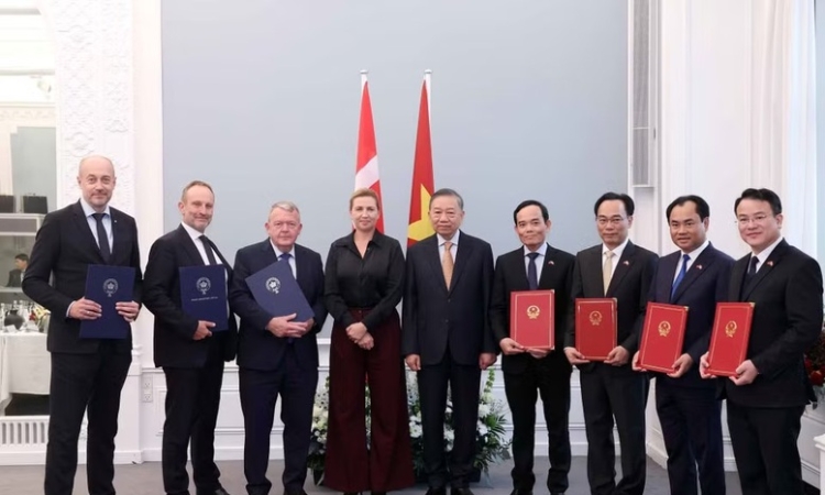 Việt Nam - Đan Mạch thiết lập quan hệ đối tác chiến lược toàn diện, trao 16 văn kiện hợp tác