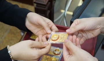 Vàng nhẫn và vàng miếng vẫn chìm trong ‘sắc đỏ’