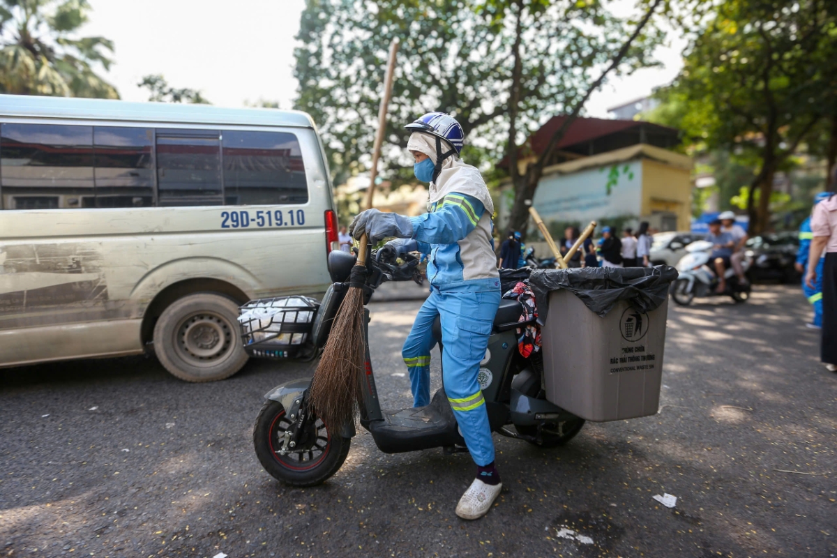 Xe điện được ứng dụng để giúp công nhân đi lại thuận tiện, không gây ảnh hưởng đến phát thải.