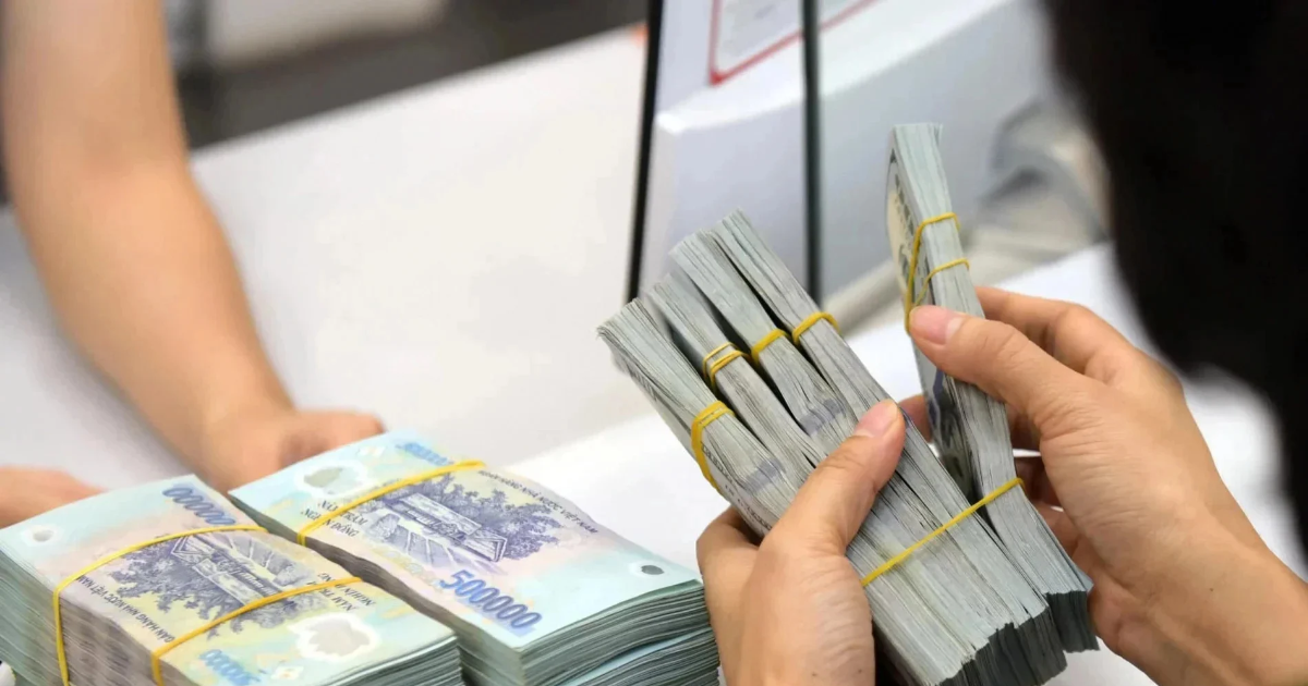 Lãi suất huy động đảo chiều hạ nhiệt, nhà băng xoay xở hút vốn cách nào?