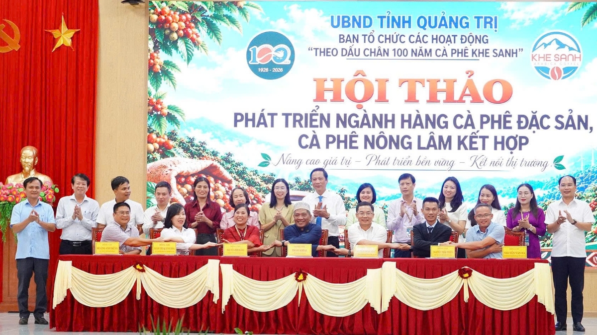 Ký kết chương trình phối hợp giữa hệ thống Liên minh Hợp tác xã, các đơn vị chuyên môn và chính quyền địa phương nhằm hỗ trợ hợp tác xã tại Hội thảo phát triển ngành hàng cà phê đặc sản, cà phê nông lâm kết hợp.