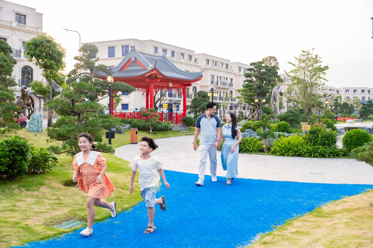 Tại Vinhomes Royal Island, những trải nghiệm sống bên ngoài phạm vi căn nhà tạo sự gắn kết giữa các thành viên và cộng đồng dân cư.