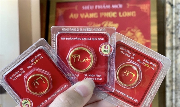 Vàng thế giới nhích tăng, vàng trong nước vẫn chịu áp lực giảm