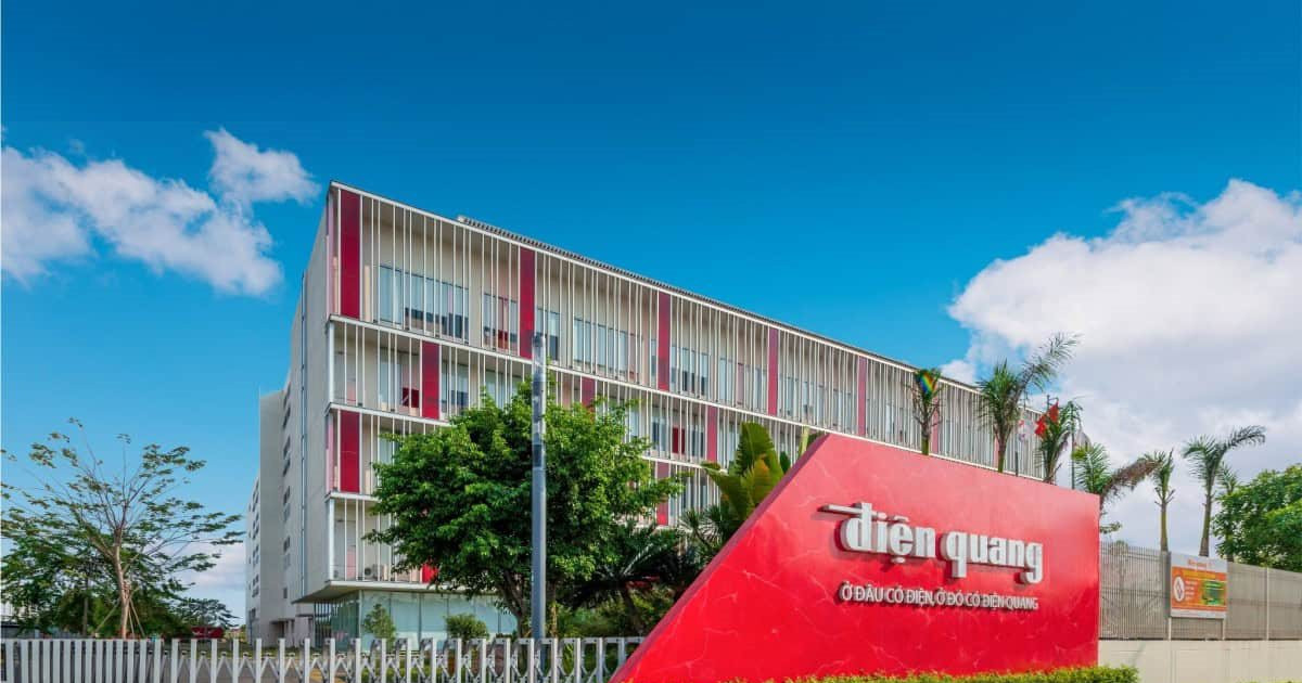 Lợi nhuận tăng hơn 930 lần, Điện Quang vẫn mắc kẹt ở dòng tiền