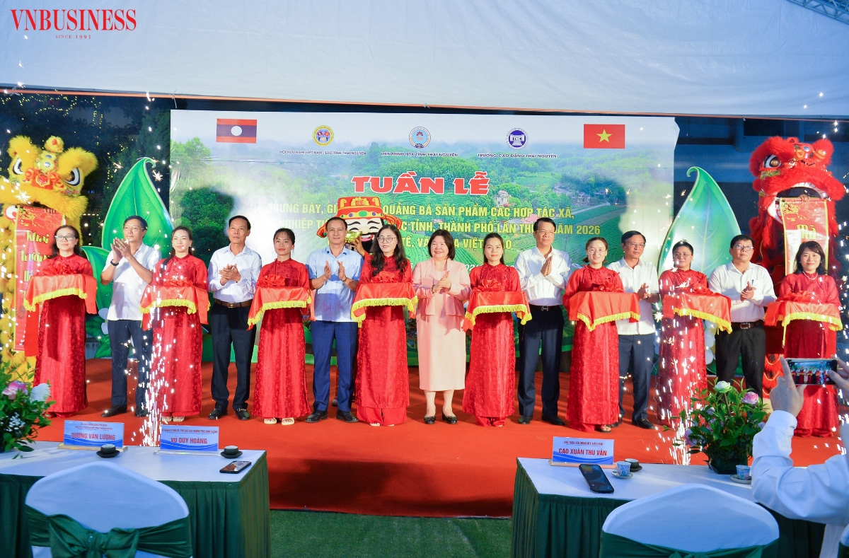 Nghi thức cắt băng khai mạc Tuần lễ trưng bày, giới thiệu, quảng bá sản phẩm HTX, doanh nghiệp tiêu biểu lần thứ 8 năm 2026 và Giao lưu kinh tế, văn hóa Việt – Lào.