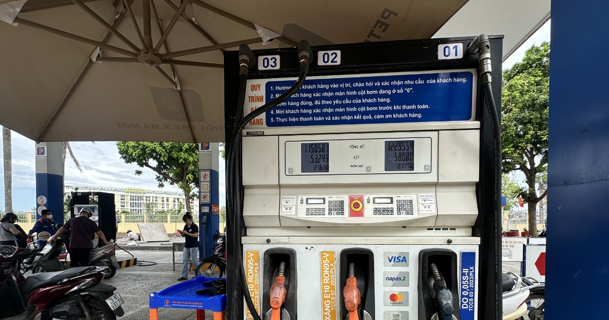 Giá xăng quay đầu tăng, dầu diesel vượt 30.000 đồng/lít