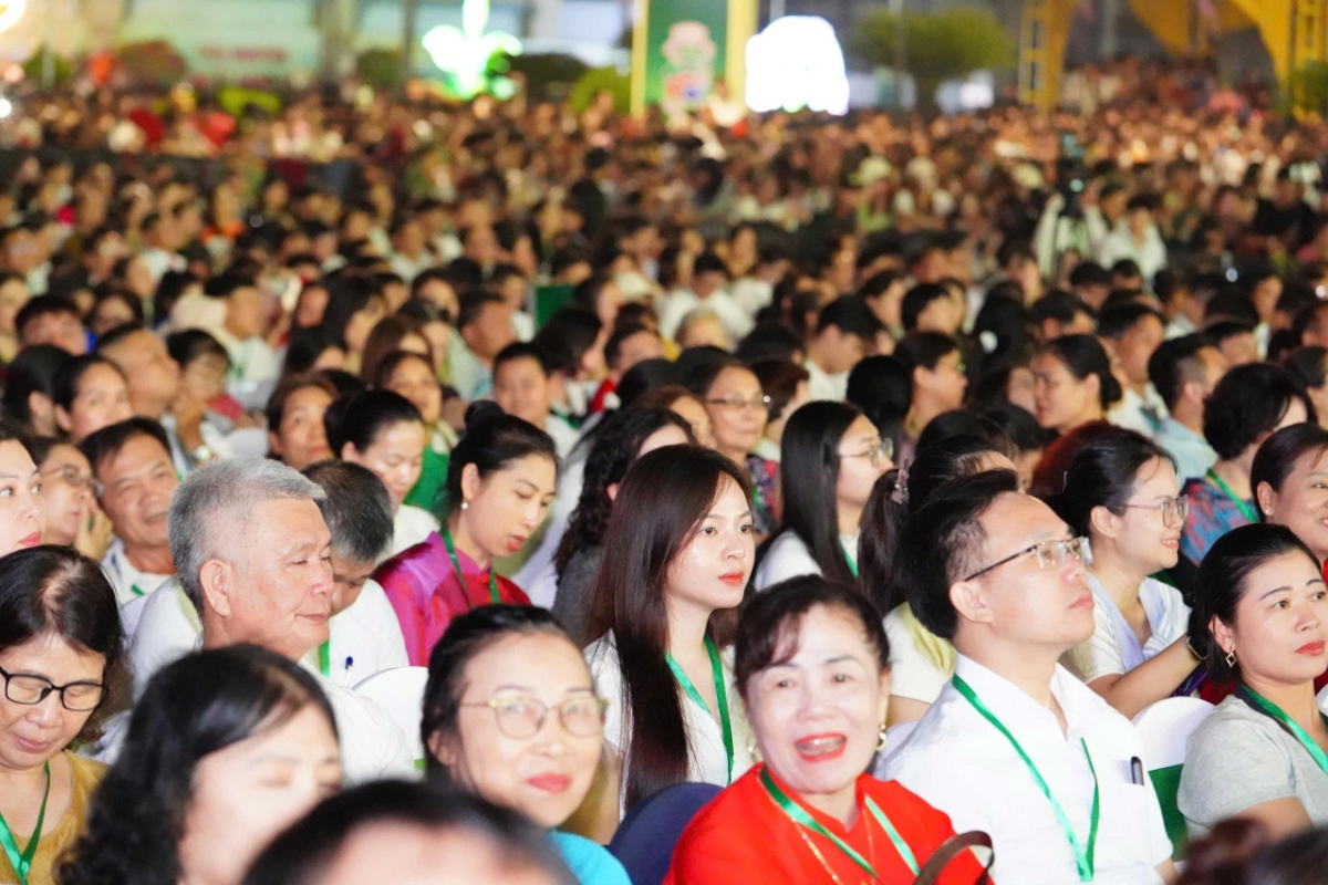 Sự kiện thu hút đông đảo người dân và du khách tới tham dự.