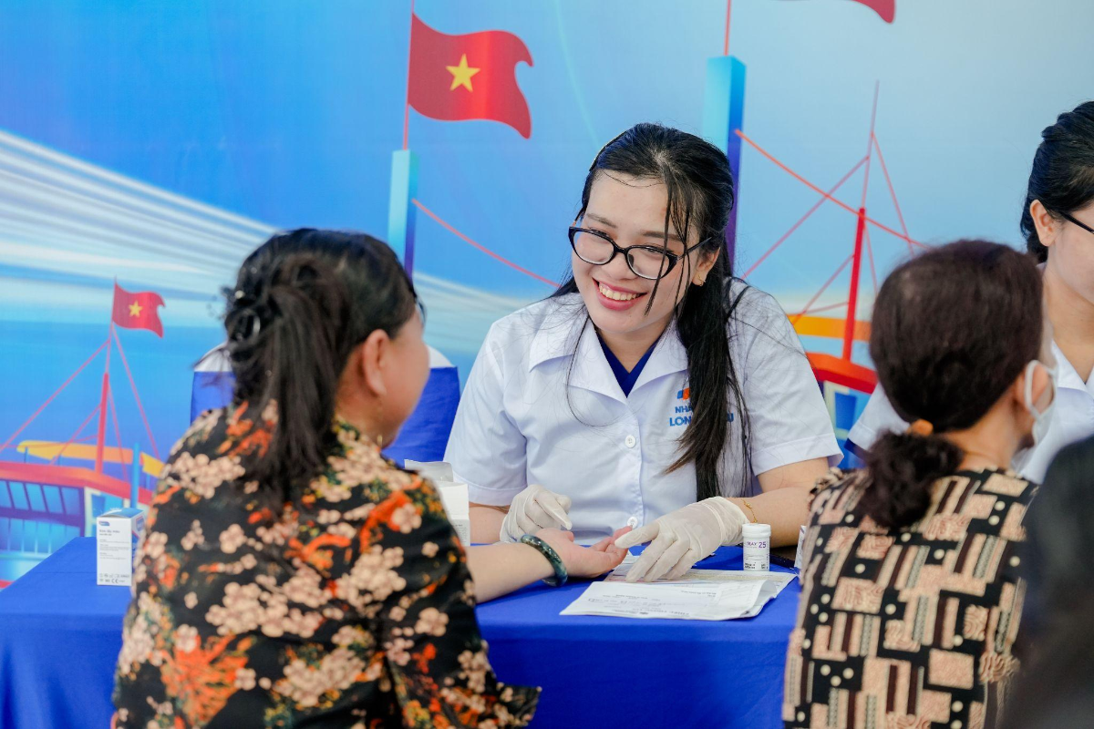 Hệ thống Nhà thuốc và Tiêm chủng Long Châu triển khai nhiều hoạt động tầm soát sức khoẻ cho người dân khắp mọi miền đất nước.
